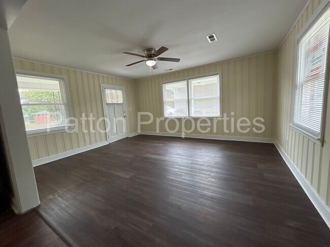 Building Photo - 999 Seminole Dr