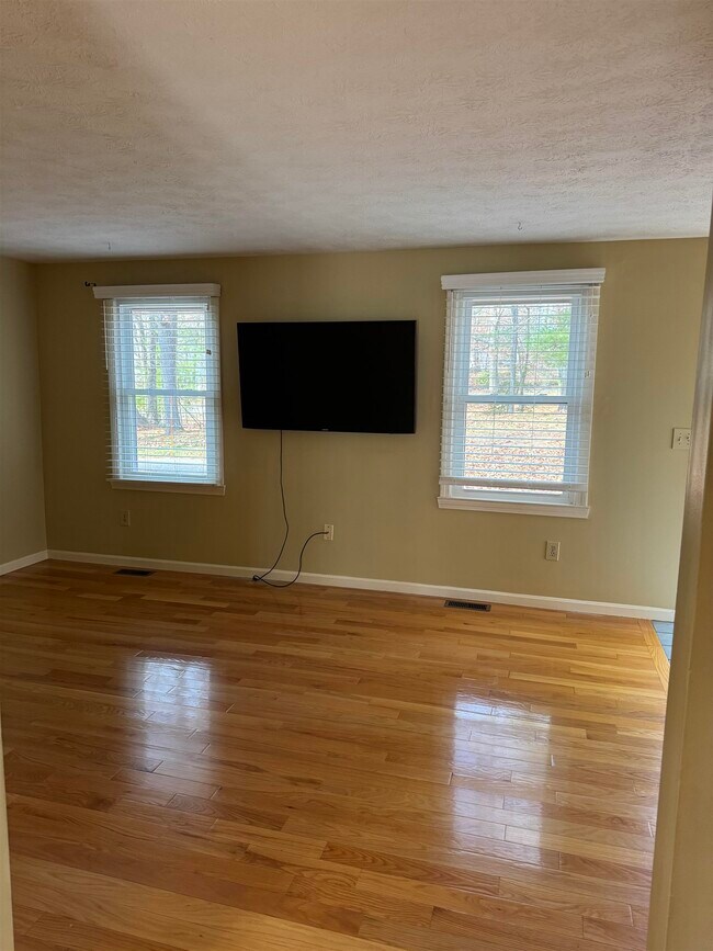 Building Photo - 16 High Bridge Hl