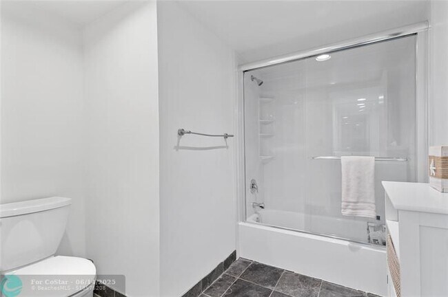 Building Photo - 3850 Galt Ocean Dr