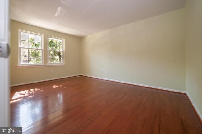 Building Photo - 5725 Walnut Wood Ln