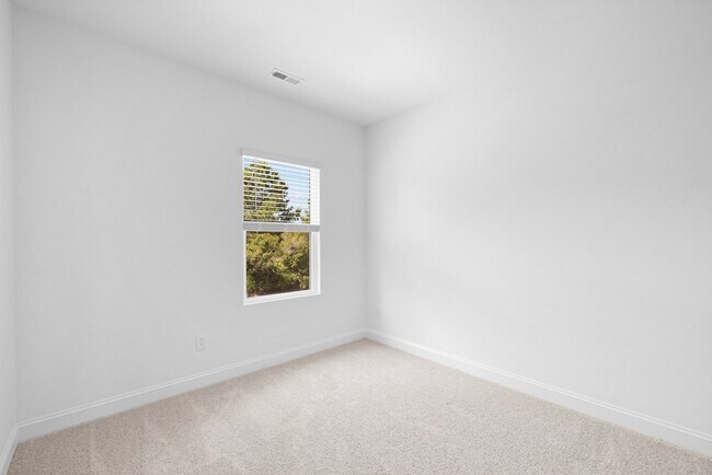 Building Photo - 2910 Kempthorne Rd
