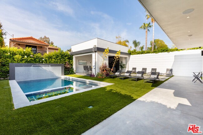 Building Photo - 6201 Lindenhurst Ave