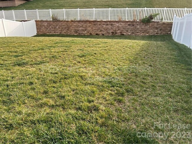 Building Photo - 345 Preston Rd