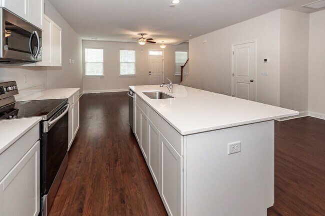 Building Photo - 7787 Montview Rd