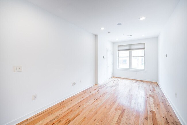 Building Photo - 1642 N Marshall St