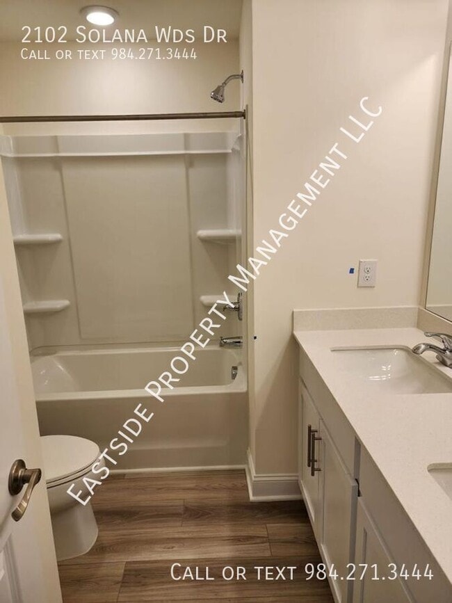 Building Photo - 2102 Solana Wds Dr