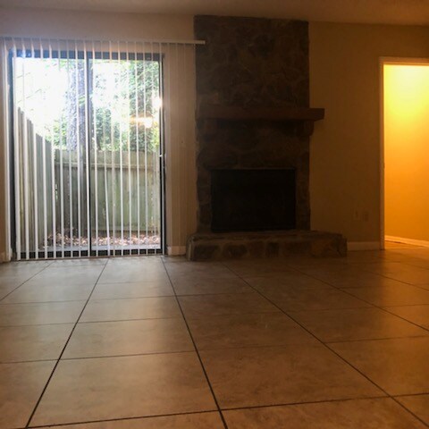 Building Photo - 569 Northridge Crossing Dr