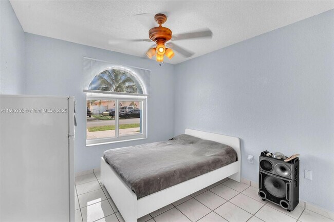 Building Photo - 2767 W 69th Terrace