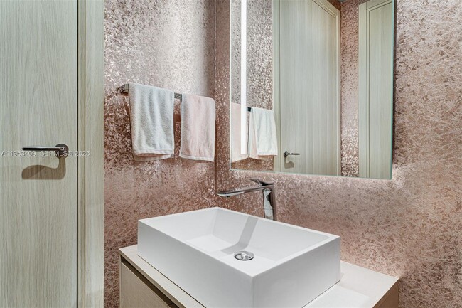 Building Photo - 1000 Brickell Plaza