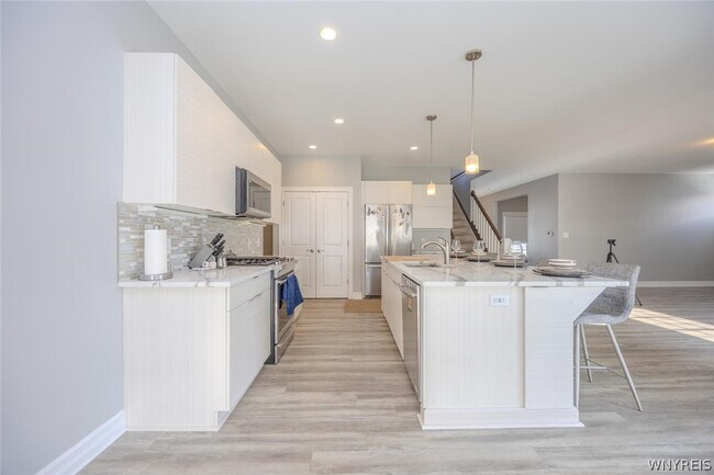 Building Photo - 46 Eagleview Dr