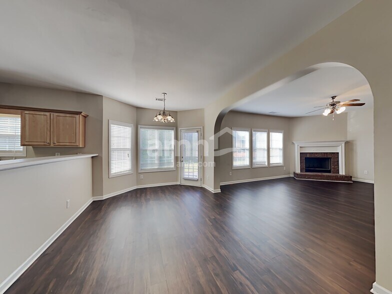 Building Photo - 2342 Crimson Creek Ln