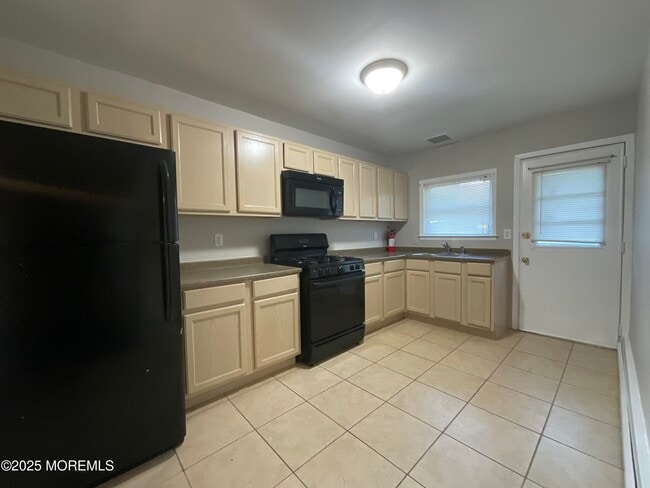 Building Photo - 14 Arima Ct