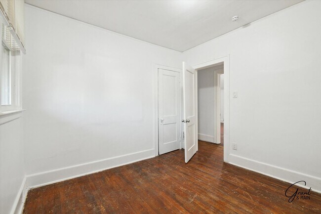 Building Photo - $1200/month bungalow
