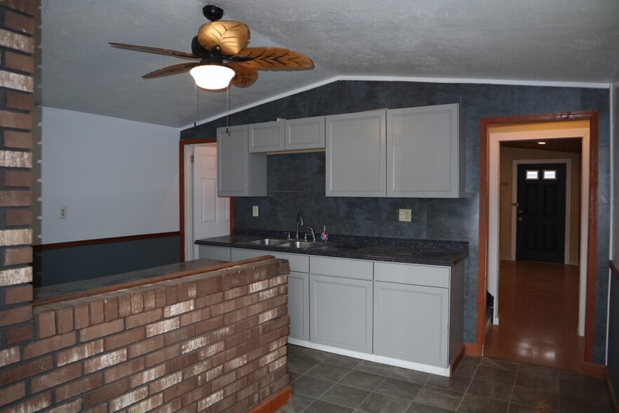 Building Photo - 504 Underwood Ave