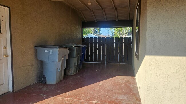 Building Photo - WOW!  Very Nice Updateds 3/1 Near Chestnut...