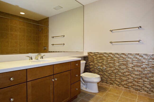Building Photo - 130 N Garland Ct