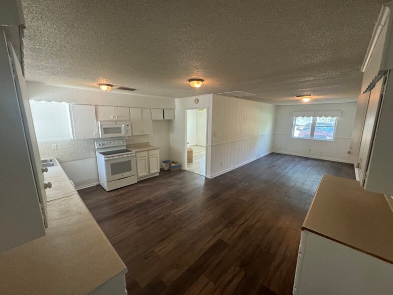 Building Photo - 1317 Hendrix Dr