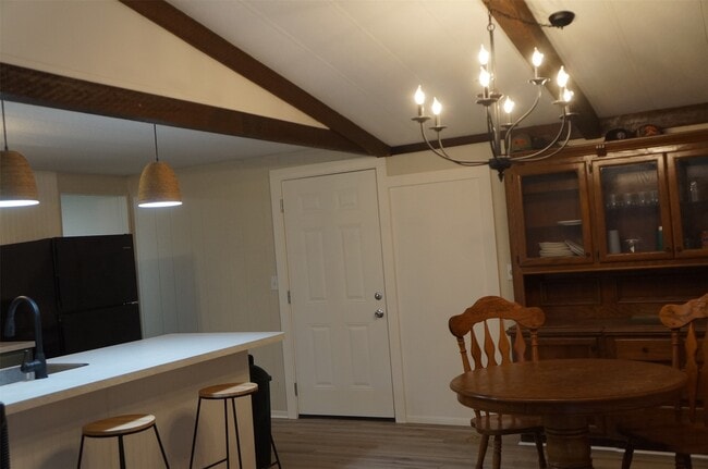 Building Photo - 650 Thousand Oaks