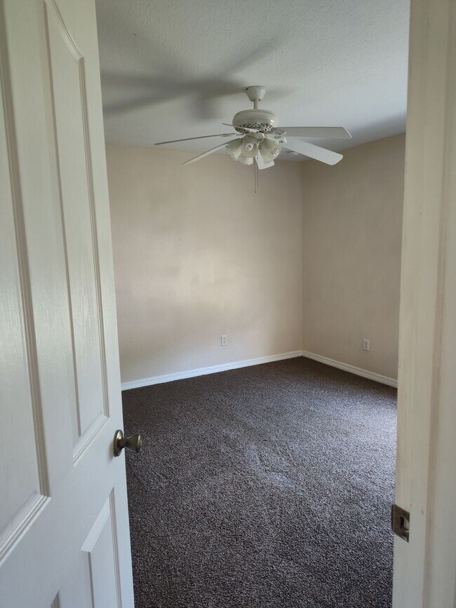 Building Photo - Oak Crest – 4BR/3BA Home with Covered Pati...