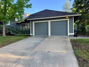 Building Photo - Beautiful single level townhome in Pleasant Hill with 2 car attached garage!