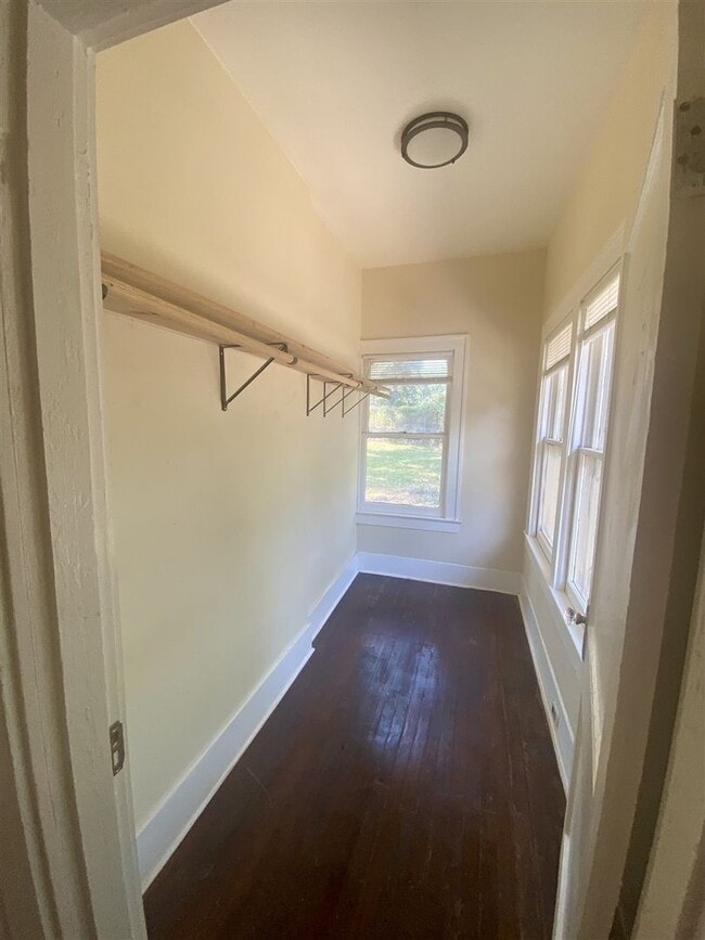 Building Photo - Restored 3 br 2 ba Craftsman style Home fo...