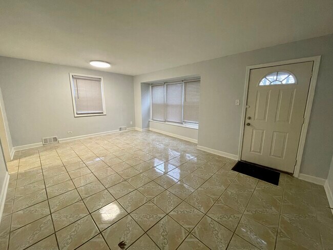 Building Photo - 18626 Golfview Ave
