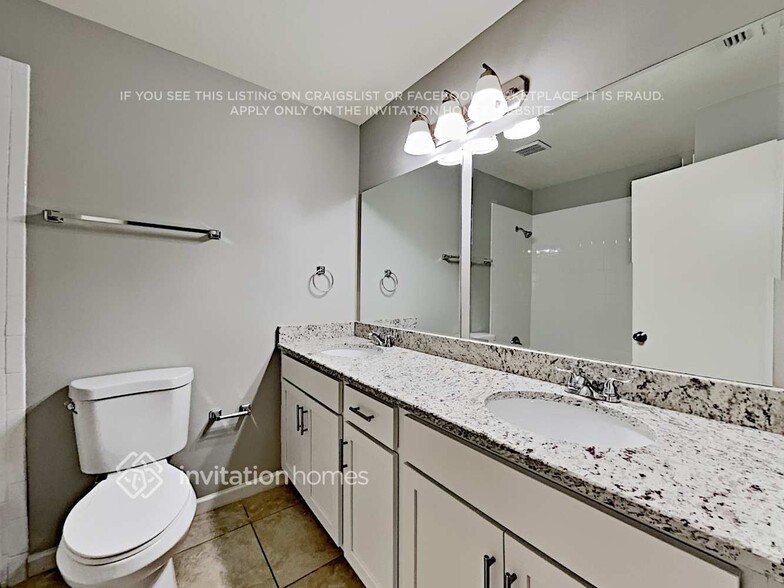 Building Photo - 425 Lagoon Dr