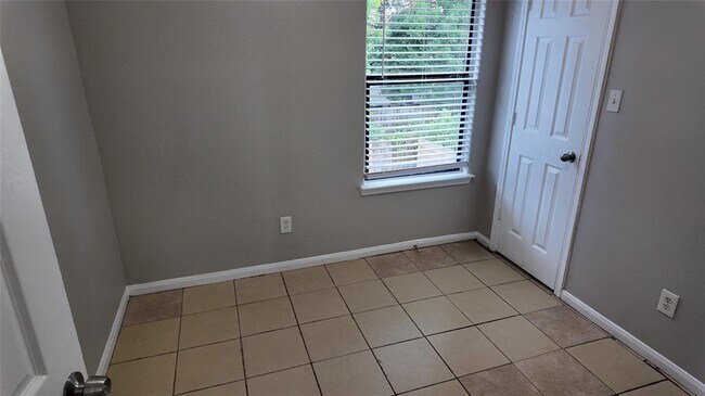 Building Photo - 3032 La Estancia Ln