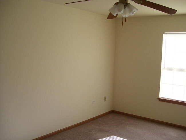 Building Photo - 2 bedroom in Naperville IL 60564