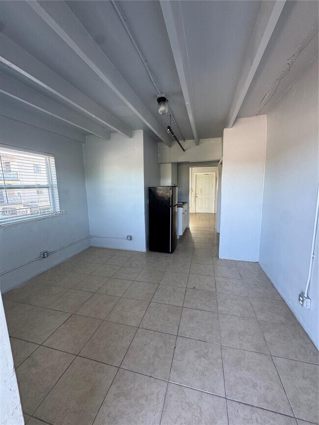 Building Photo - 354 Rardin Ave