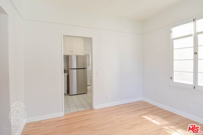 Building Photo - 1069 S Holt Ave