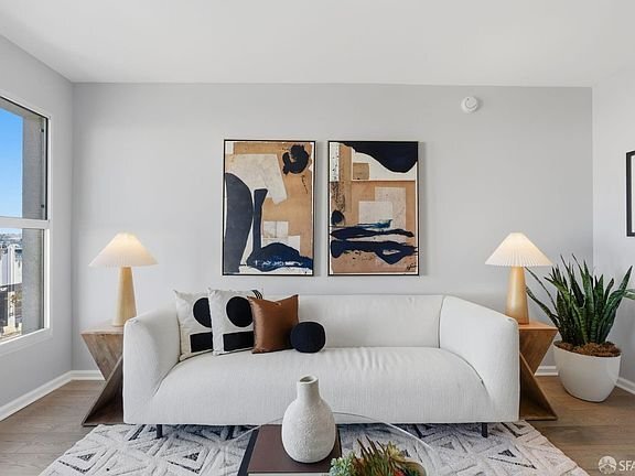 Building Photo - 140 S Van Ness Ave