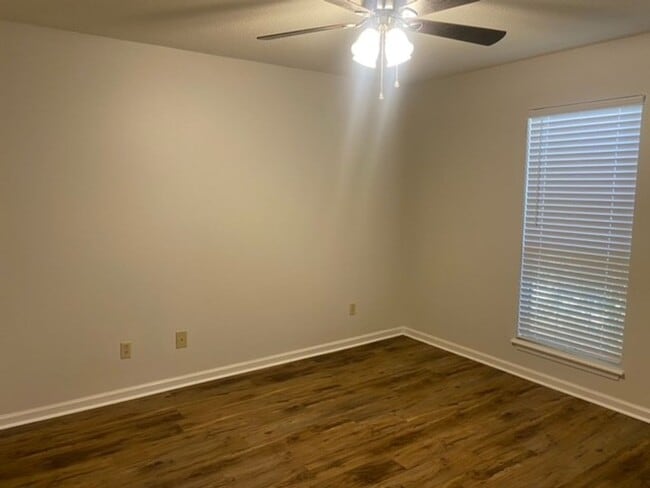 Building Photo - 3 bedroom, 2 bath; County Schools!