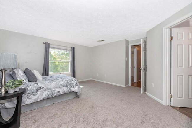 Building Photo - Condo Close to Downtown Frederick