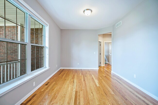 Building Photo - 348 Sedgewood Ln