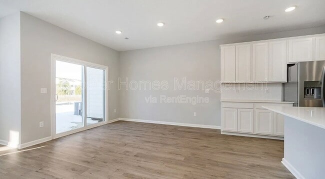 Building Photo - 7273 Shroyer Wy