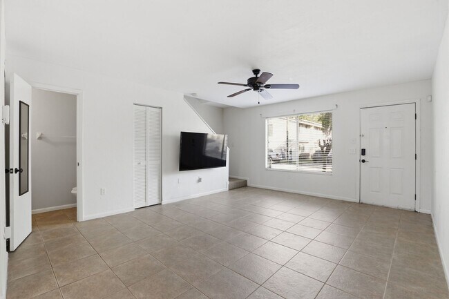 Building Photo - Southfork Oaks Condo