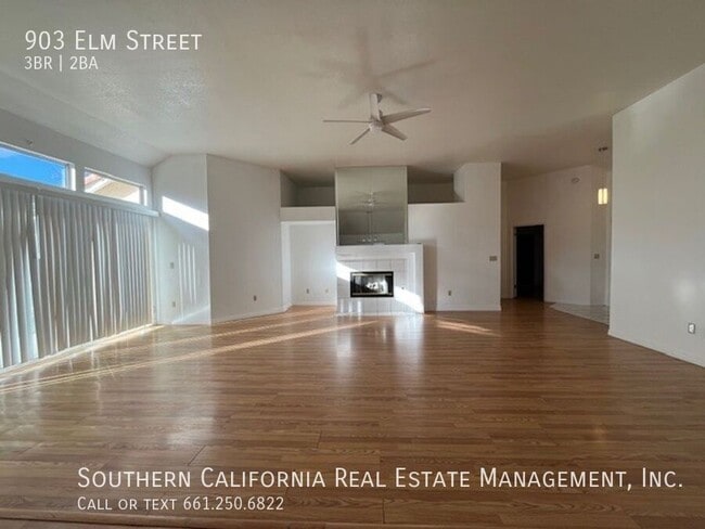 Building Photo - 903 Elm St