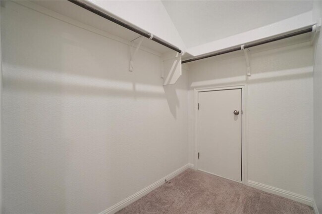 Building Photo - 2513 Danbury Ln