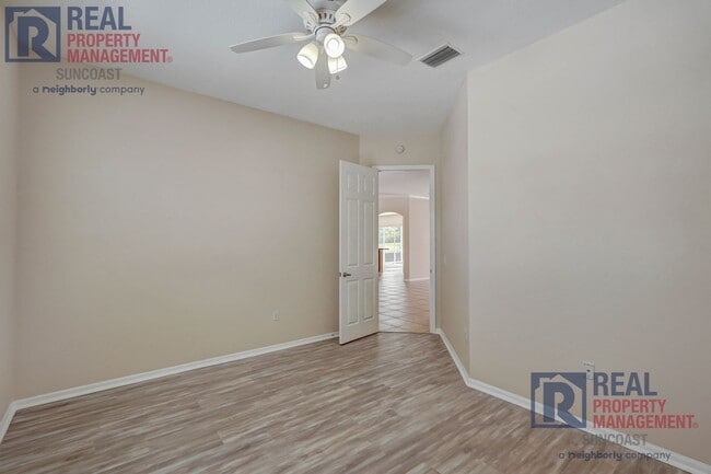 Building Photo - 652 Planters Manor Way