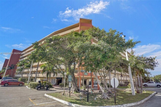 Building Photo - 1750 NE 191st St