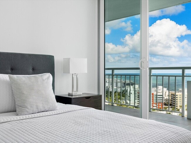 Building Photo - 400 South Pointe Dr