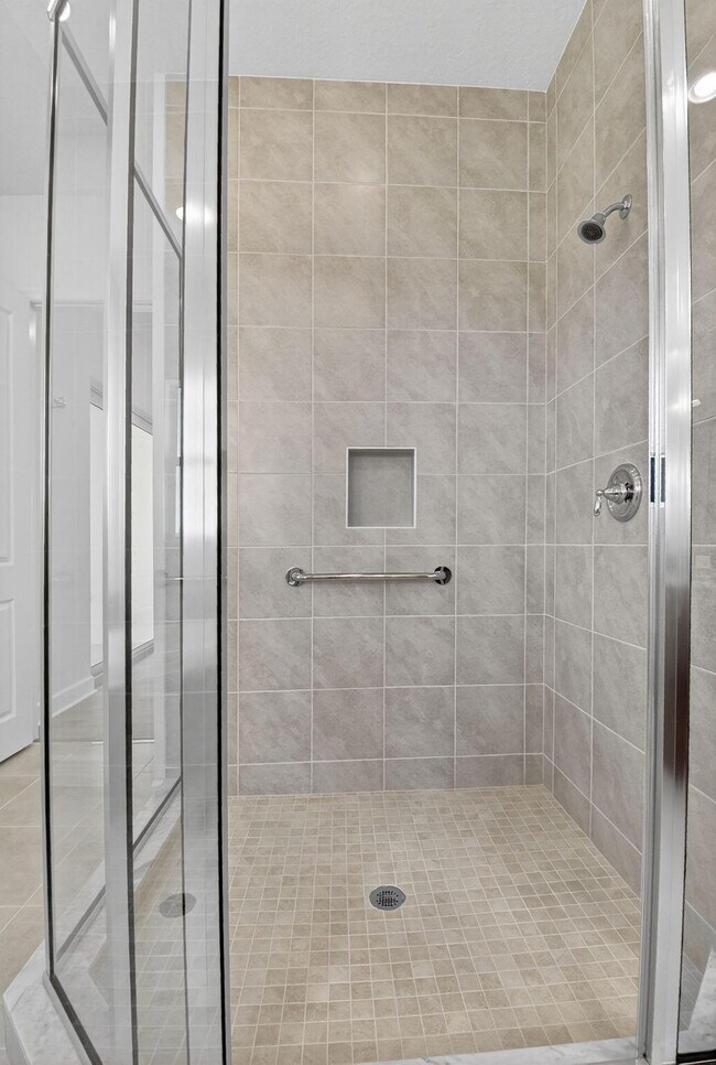 Building Photo - 15120 Wildwood Cir