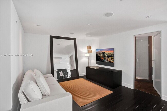 Building Photo - 1331 Brickell Bay Dr