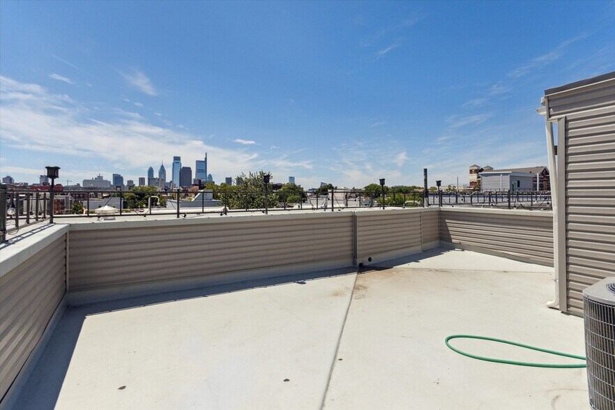 Building Photo - 1330 N 15th St