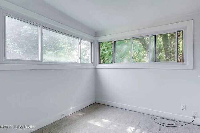 Building Photo - 2158 Sherwood Ave