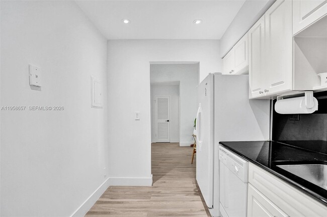 Building Photo - 2501 S Ocean Dr