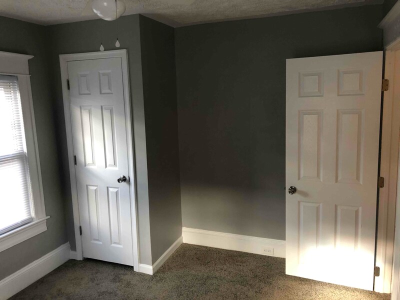 Building Photo - 527 Charles St