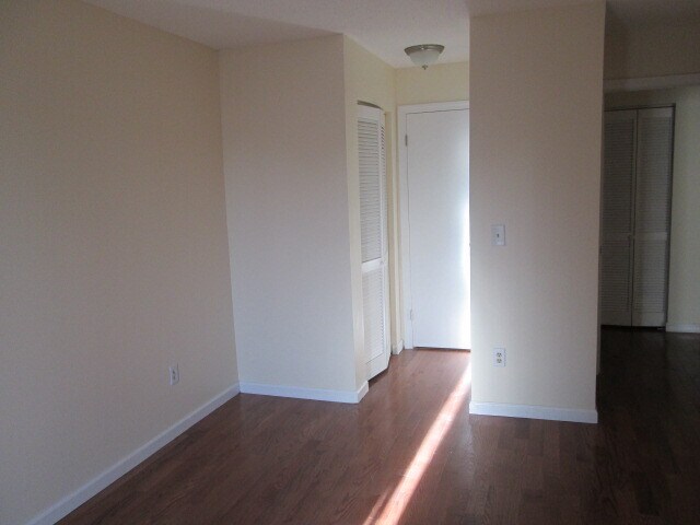 Building Photo - 721 Robert Frost Dr