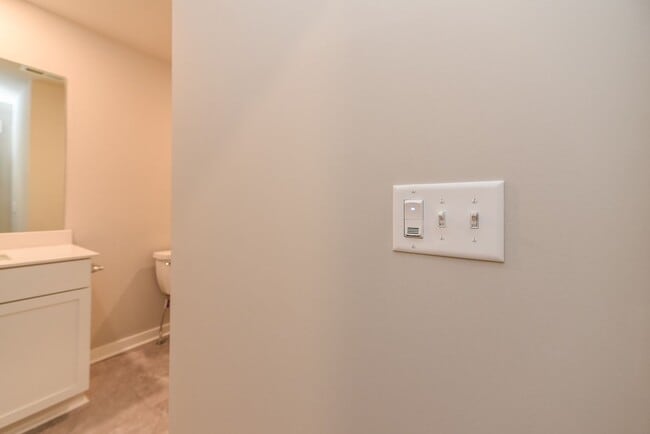 Building Photo - **2022-BUILT TOWNHOME WITH FABULOUS COMMUNITY AMENITIES**